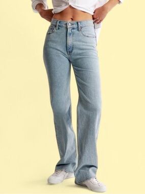 Abercrombie & Fitch Light Wash 90’s Straight Jeans